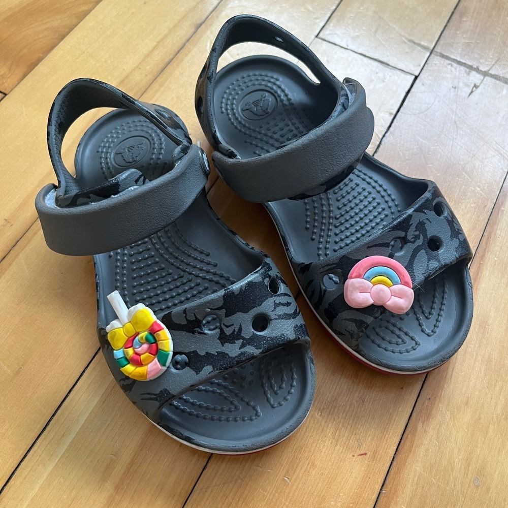 Crocs Kids Size 10 Sandals Jibbitz Rainbow Lollipop Charms Gray Camo